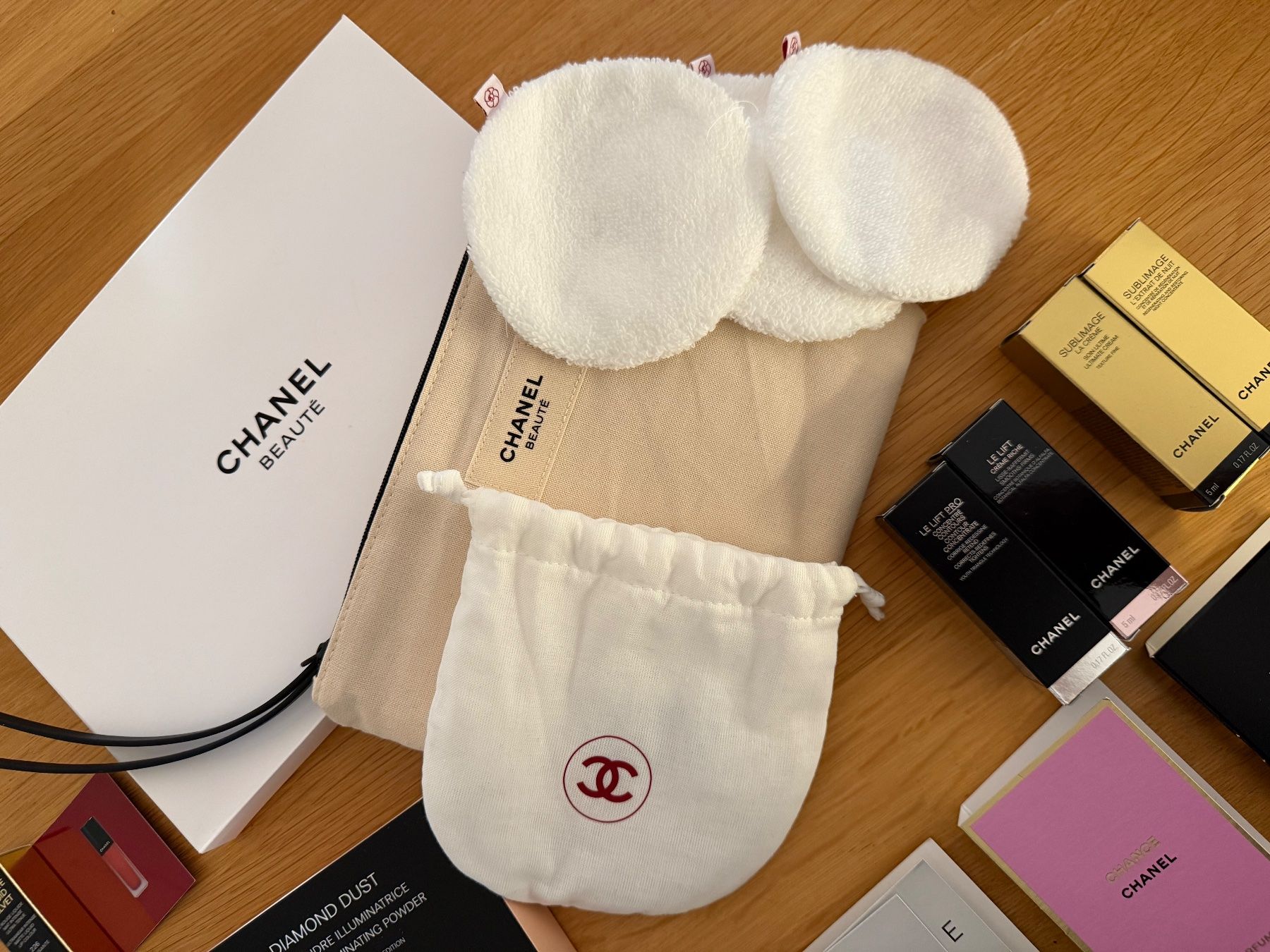 Chanel Make-up: Chanel Diamond Dust Illuminating Powder + Beauté Set / Luxus – Neu (gemäss Beschreibung) aus Basel von Rouge. 1