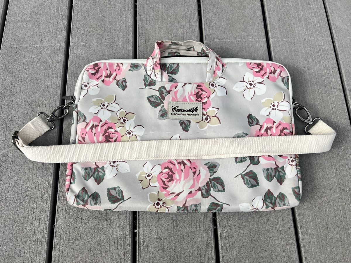 Borse da donna: Laptoptasche mit Blumenmuster Grösse 40cm neuwertig – Usato da Uetendorf venduto da pink2
