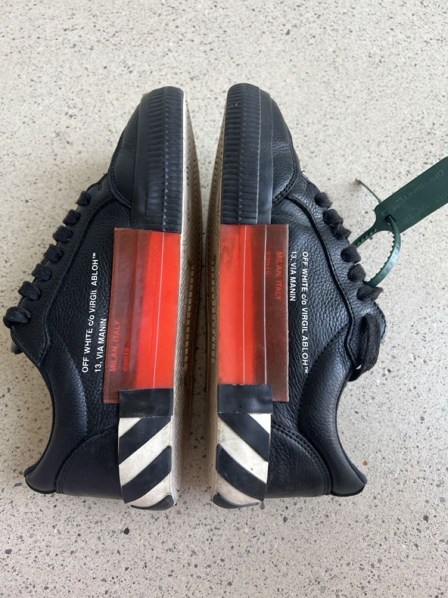 Off-White Scarpe da uomo: Off-White Sneakers Vulcanized Gr 39 – Usato da Adliswil venduto da la.di.ma 1