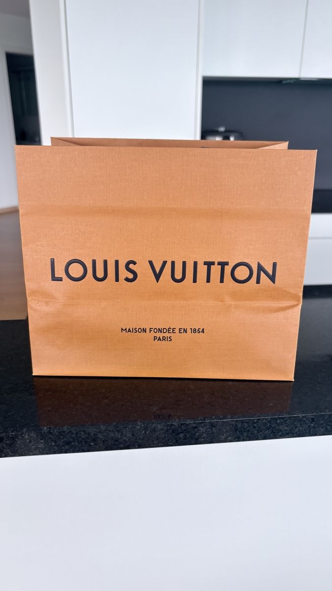 Louis Vuitton Taschen: Louis Vuitton Tüte / Sack – Neu (gemäss Beschreibung) aus Glarus von mgi0811 1