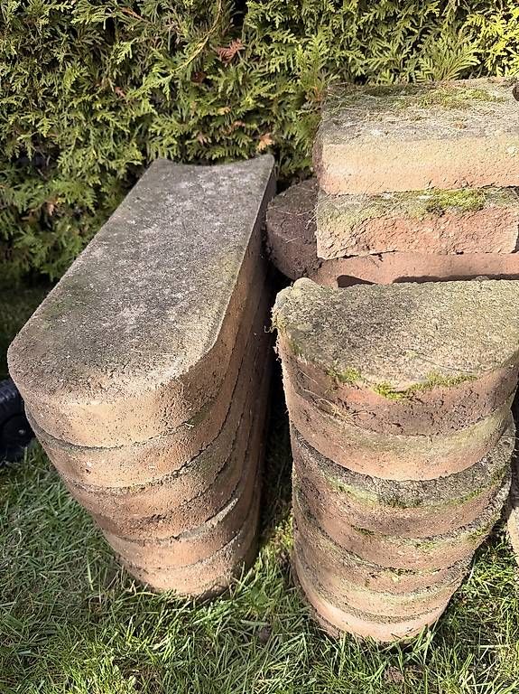 Bodenbeläge: Rasenkantensteine – Gebraucht aus Arbon von Cassy