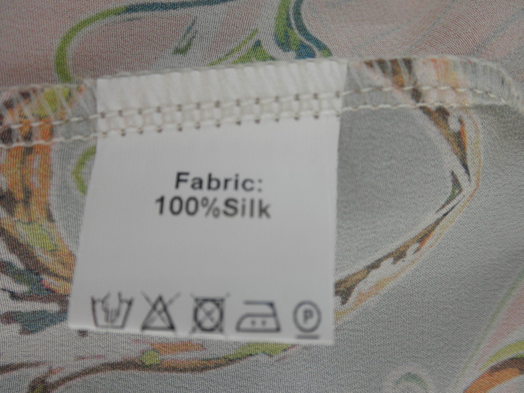 Kleider: Seidenkleid  joyce & Co Wollerau – Neu und originalverpackt aus Buttwil von Engelhaar 6