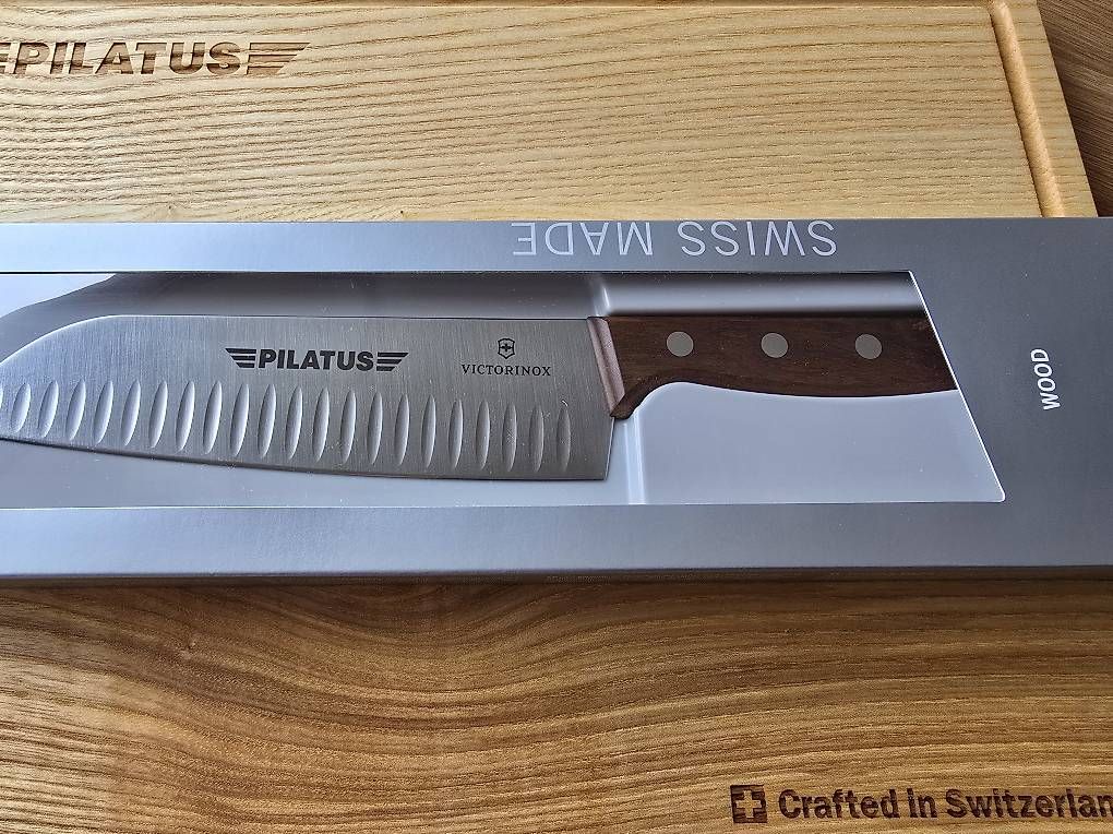 Victorinox Coltelli tascabile: Victorinox Santoku mit Schneidbrett – Nuovo e nell'imballaggio originale da Cham venduto da JonnySZ 2