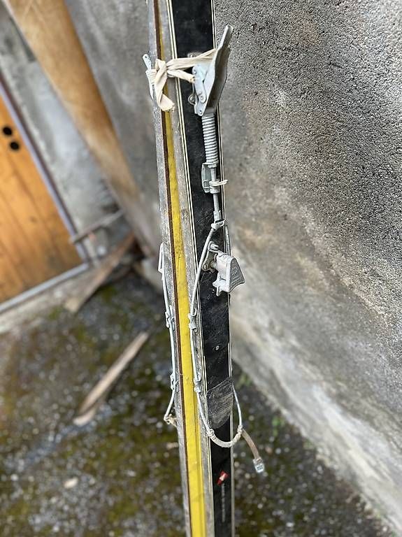 Sci: Vieux skis  – Usato da Les Marécottes venduto da crocodile5 4