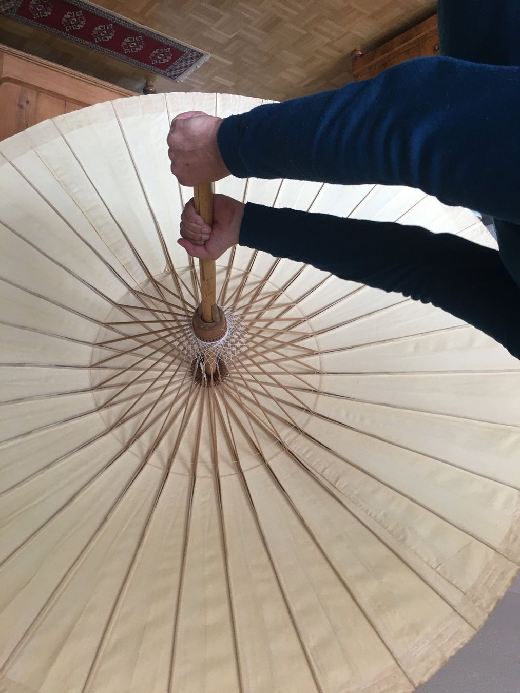 Sonnenschirme: Grosser Sonnenschirm aus papier – Gebraucht aus Zürich von tin_l2gz 1