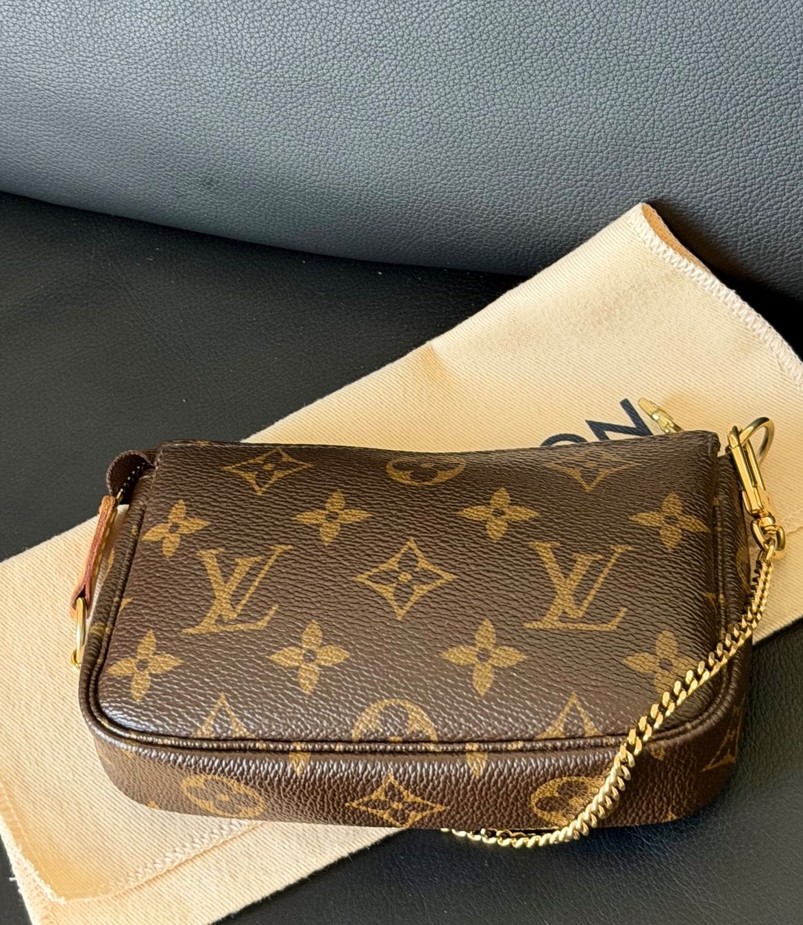 Louis Vuitton Taschen für Damen: Louis Vuitton Mini Pochette Accessoires – Gebraucht aus Reinach AG von gab_8s7m 6