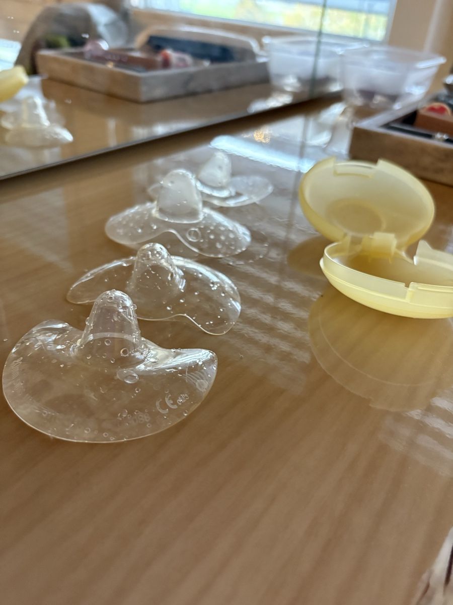 Medela Accessori per l’allattamento: 4er  Set Stillhütchen MAM  und Meleda – Usato da Oberdiessbach venduto da Wuetma