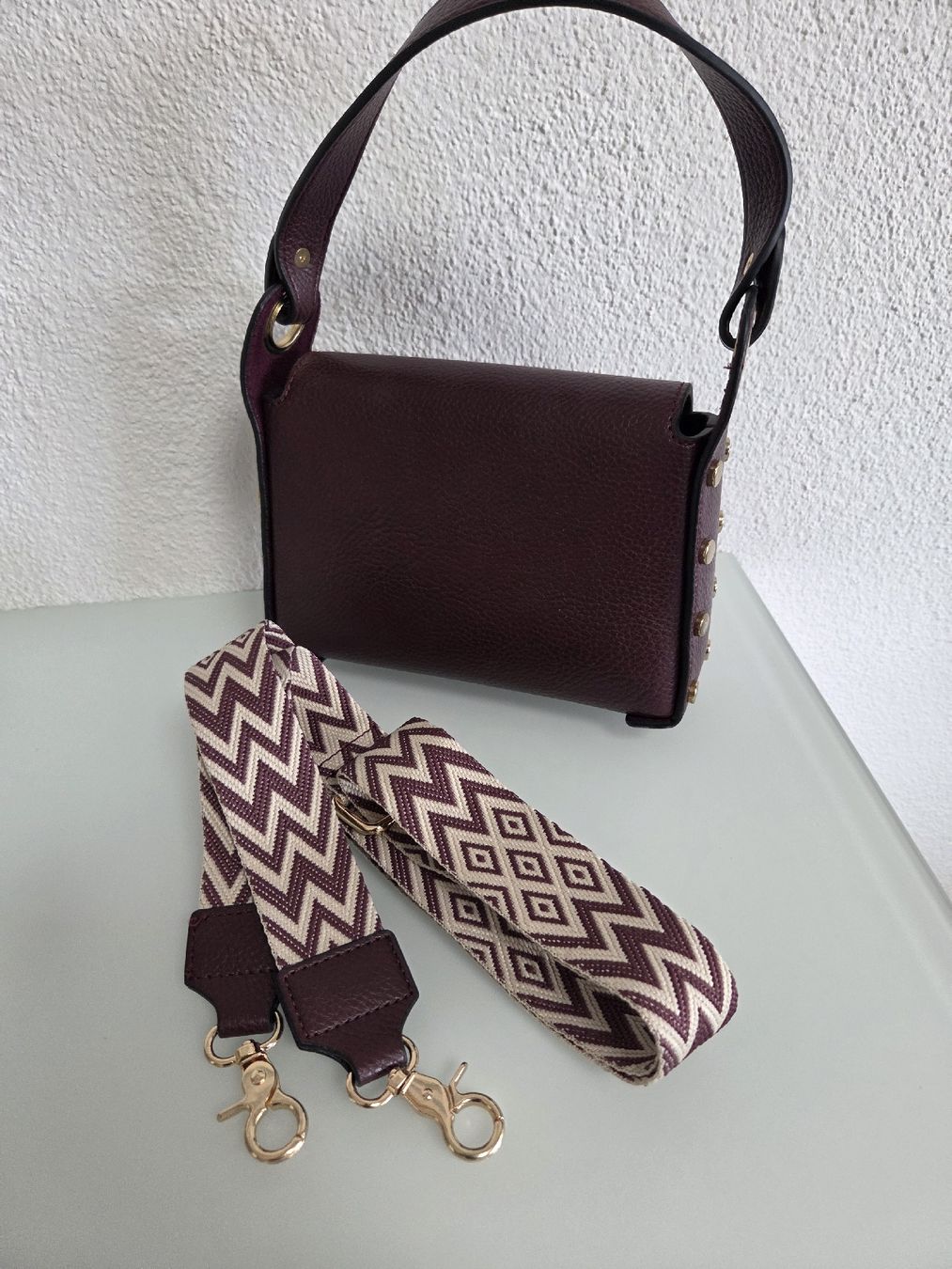 Borse da donna: Tasche Bordeaux Kunstleder – Nuovo (secondo la descrizione) da Adligenwil venduto da Die-Fundgrueb 2
