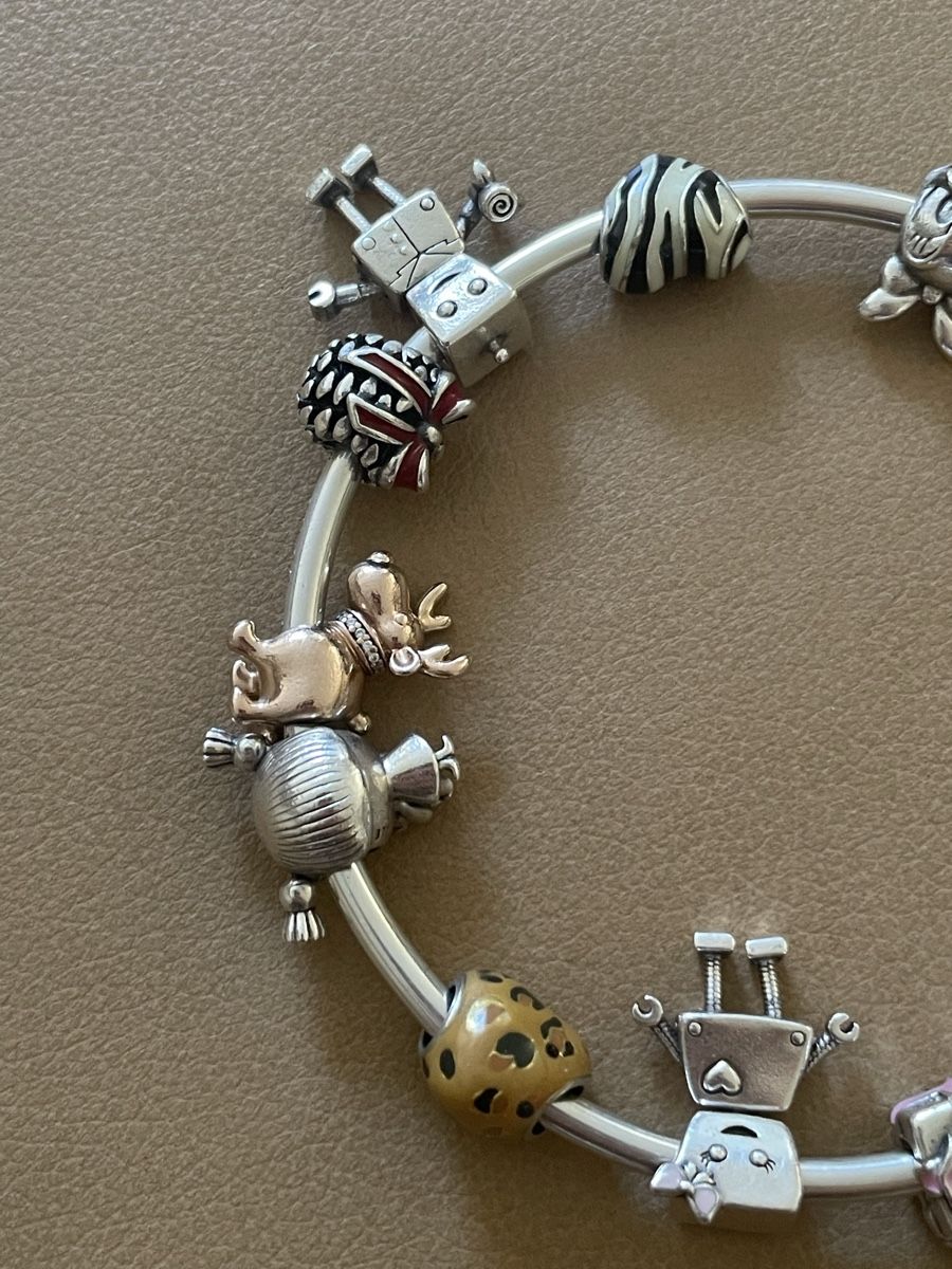 Pandora Bracciali & Braccialetti: Pandora Armreif mit 13 Charms, 21cm – Usato da Corcelles NE venduto da gingerbrain 3