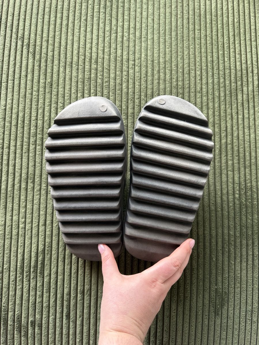Adidas Herrenschuhe: yeezy slide (38) – Gebraucht aus Freidorf TG von driftingforthrifting 1