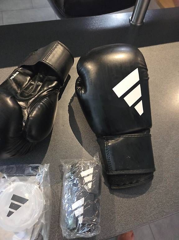 Gants & mitaines : Boxhandschuh 14 OZ / NEU  – D'occasion à Schwarzenbach par Raffi440 1