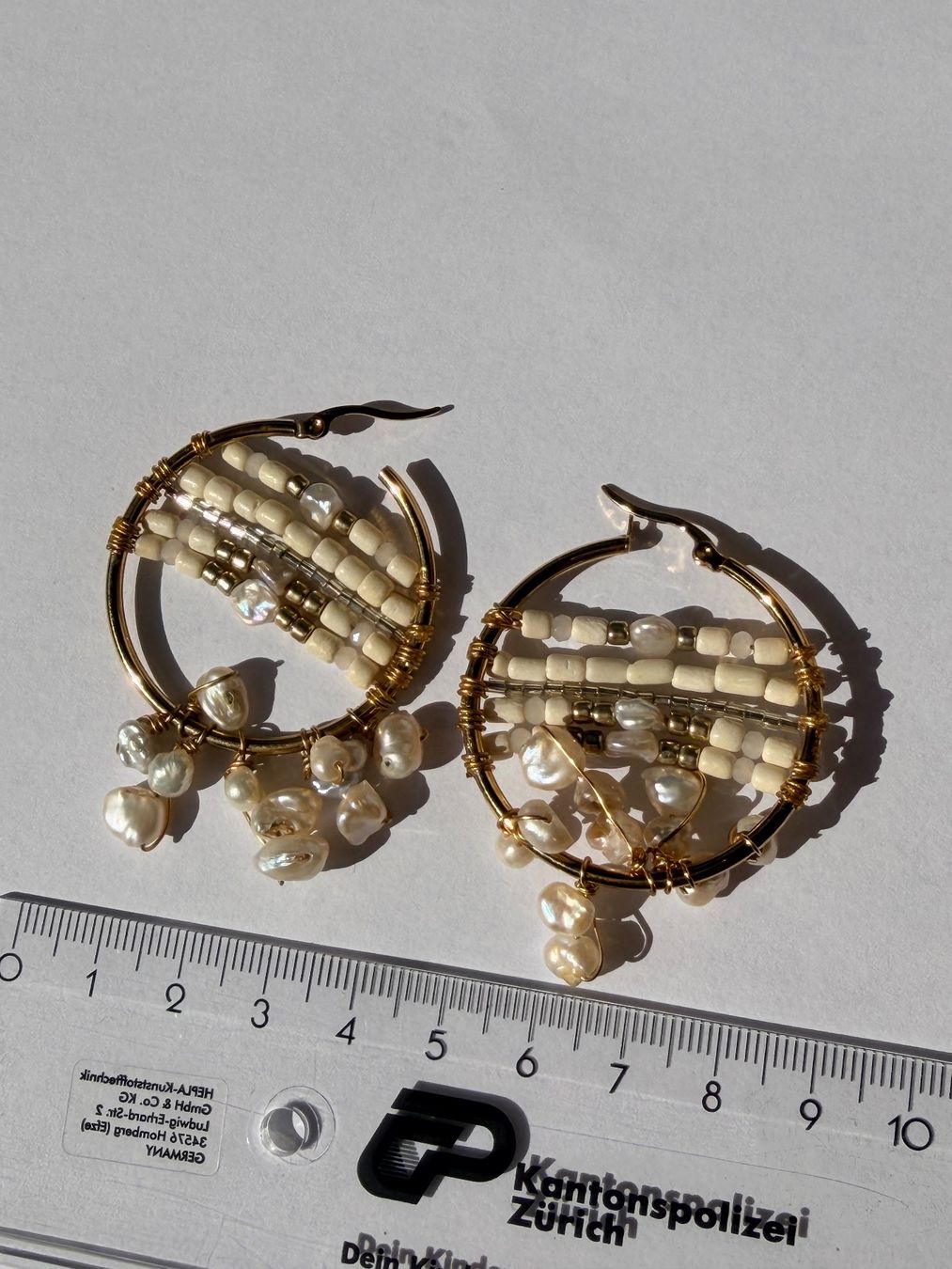 Orecchini pendenti & Orecchini a lobo: Bedazzled Creolen mit echten Perlen NEU – Difettoso da Brütten venduto da Rod816 4