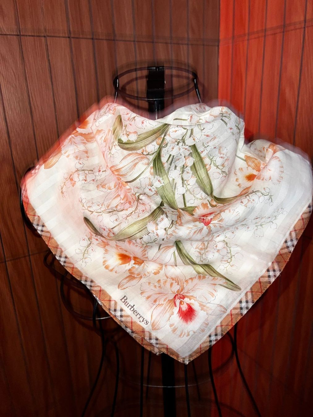 Burberry Foulard & Sciarpe: Burberrys Baumwolltuch Blumen Nova Check 55cm – Usato da Winterthur venduto da Dejv