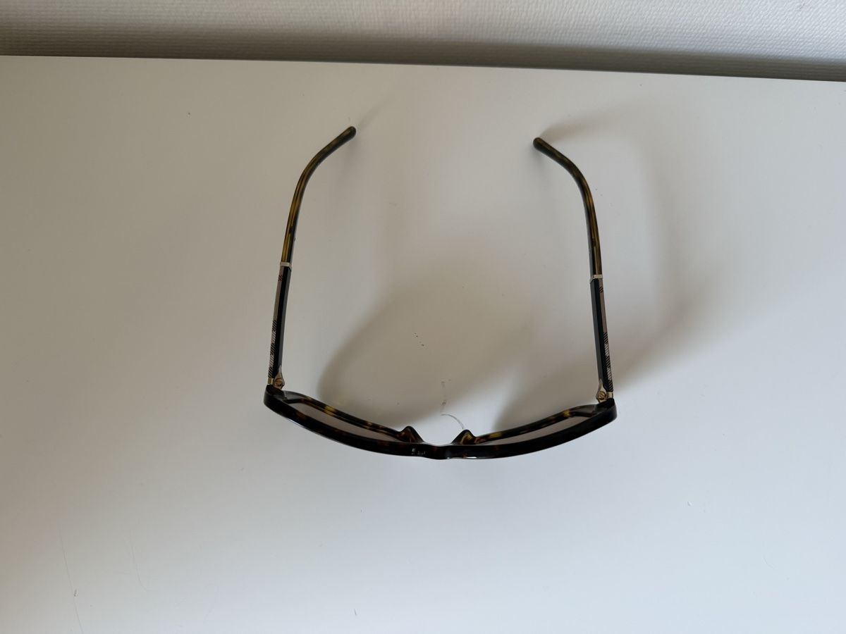 Burberry Occhiali & Lenti: Burberry Sonnenbrille Tortoise mit Check-Muster – Usato da Genève venduto da mimi479247 2