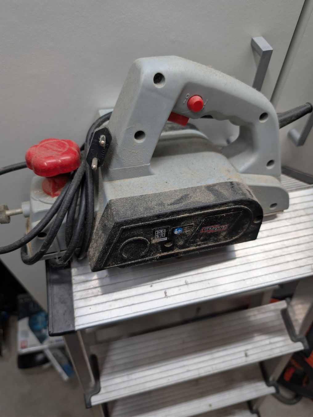 Tutti gli attrezzi: Elektrische Hobelmaschine – Usato da Wynau venduto da Zebrafurz