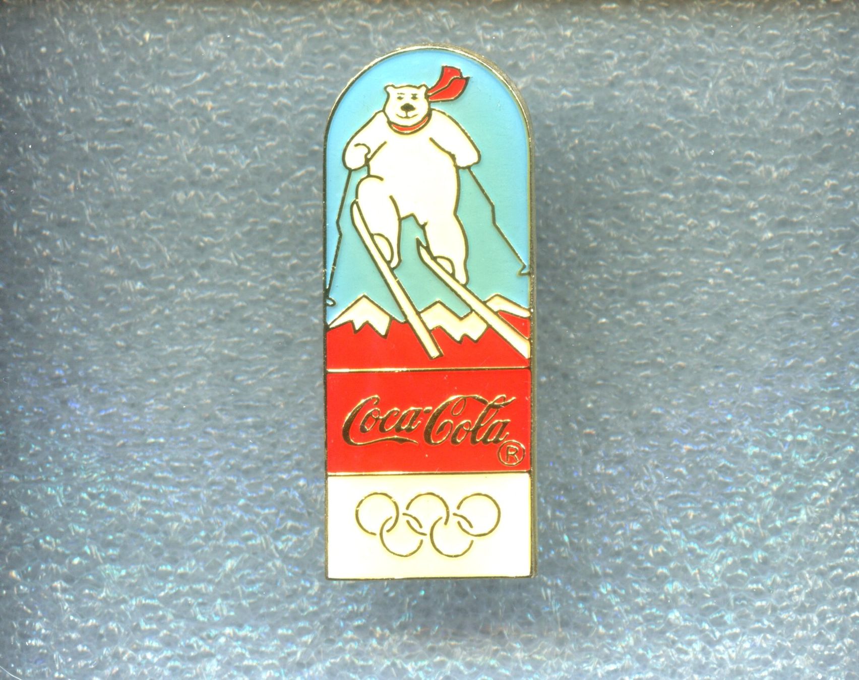 Coca-Cola Plaketten & Abzeichen: Coca Cola  Eisbär  Skifahrer  – Gebraucht aus Winterthur von Sammleroase