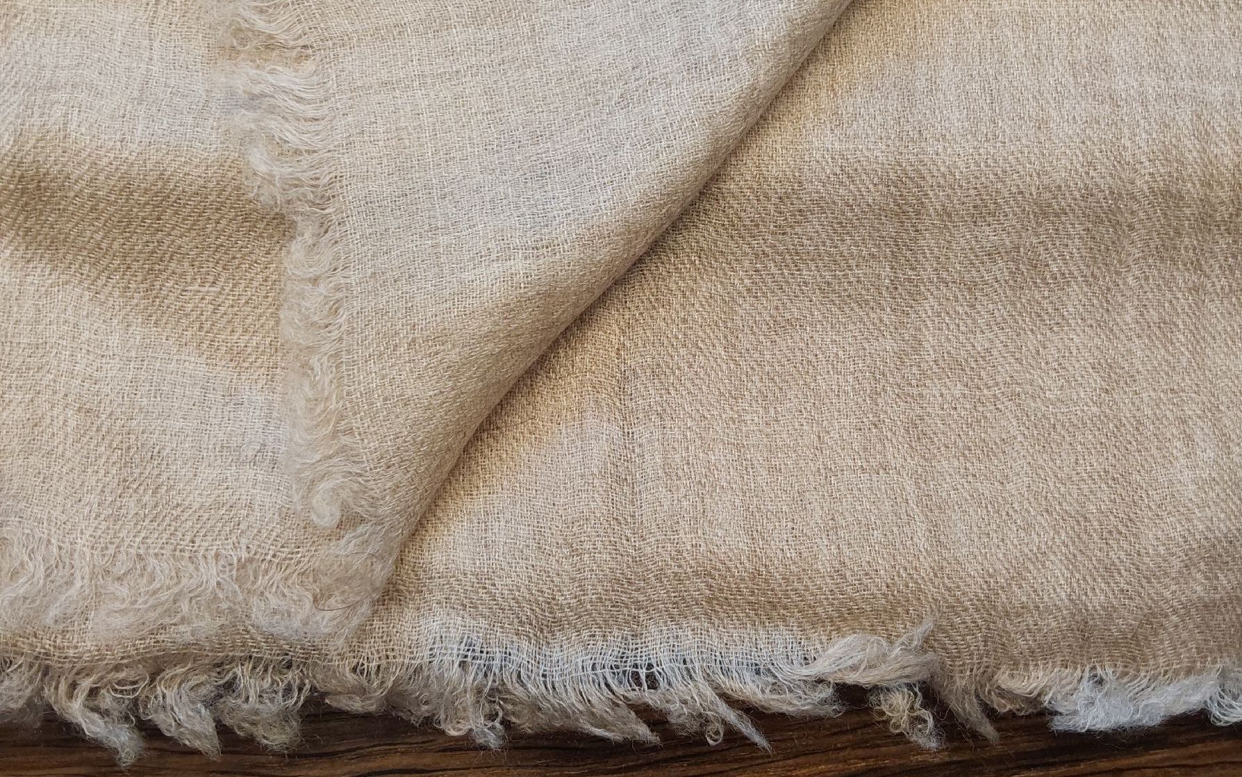 Foulard & Sciarpe: Schal Kaschmir beige neu – Nuovo e nell'imballaggio originale da Köniz venduto da scopello12 1