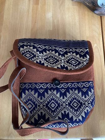 Neu: Kleine, blau-goldene Tasche
