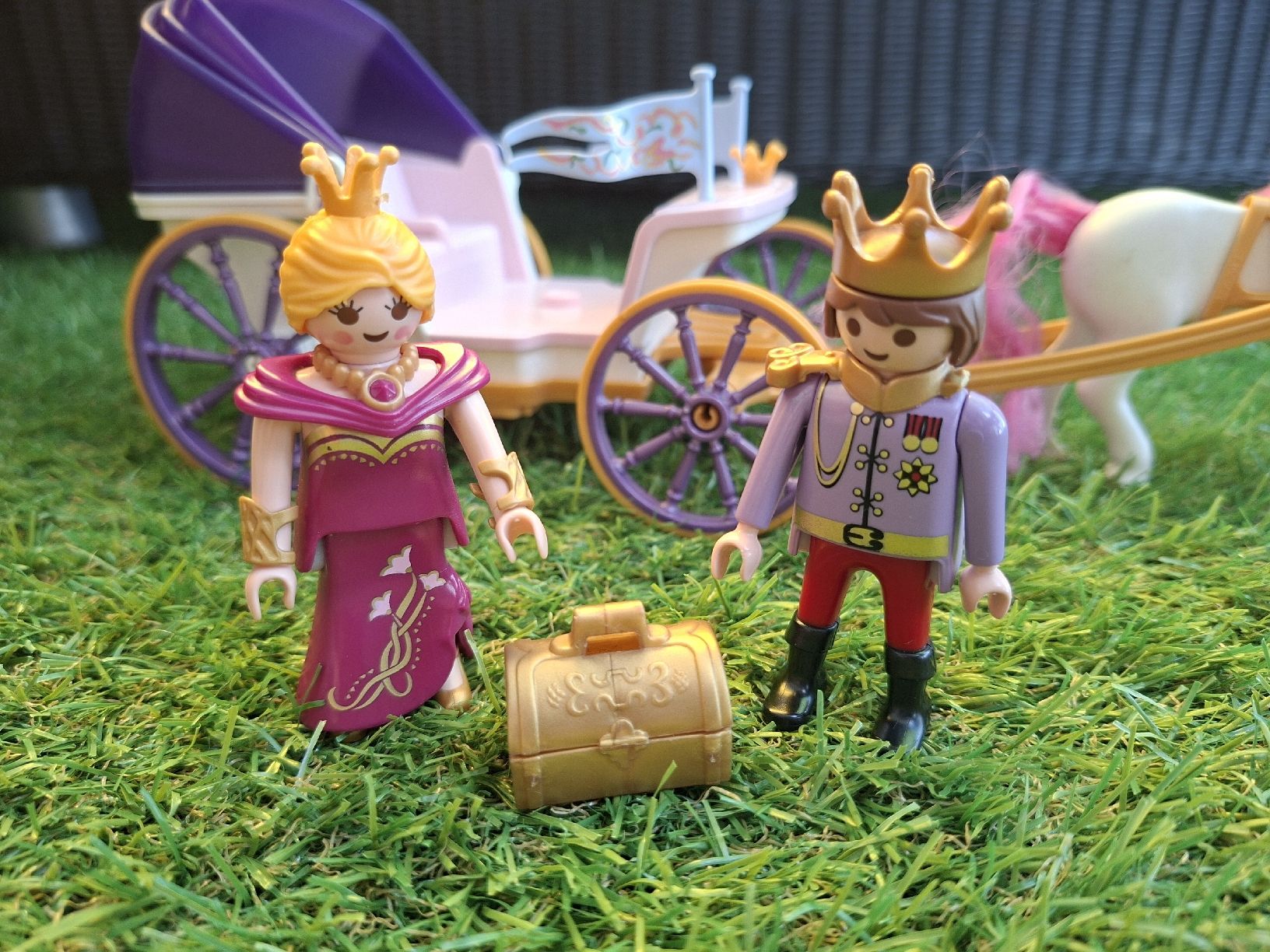 Playmobil Spielzeuge: PLAYMOBIL Königspaar mit Kutsche – Gebraucht aus Balterswil von Steineparadies 3