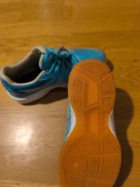 Asics Chaussures hommes: Baskets asics 33.5 – D'occasion à Lausanne par gri_25tp 2