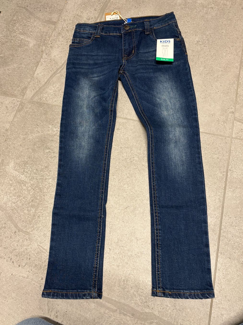 Pantaloni: Jeans slim fit taille réglable 134 neuf – Nuovo (secondo la descrizione) da Salvenach venduto da gwenwywar