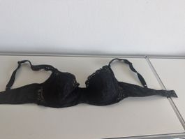 Damen BH Triumph schwarz Spitze Grösse 75B gut erhalten