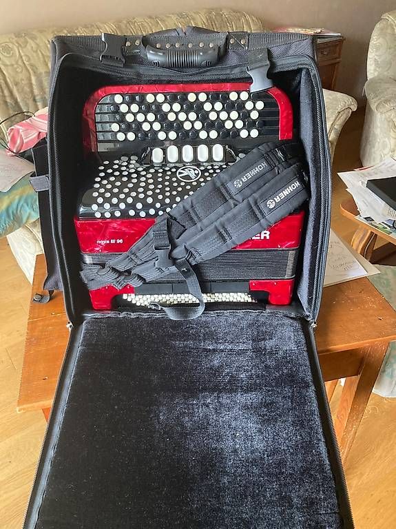 Hohner Musikinstrumente: Accordéon Hohner – Gebraucht aus Martigny von Cavag