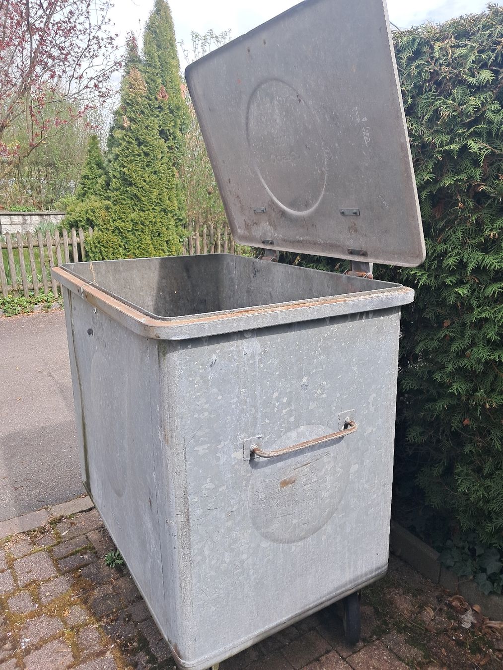Skaza Altro per Ufficio & Commercio: Abfallcontainer abholen in ZH Schwamendingen – Usato da Dintikon venduto da Kamelsammler