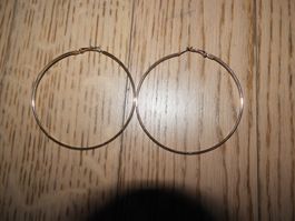 Trendige goldene Creolen - Modeschmuck