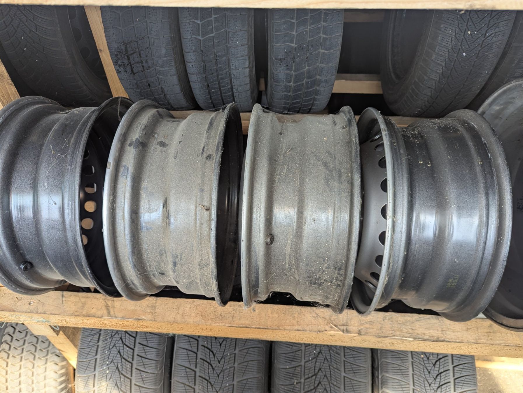 Iveco Felgen: IVECO 16" Felgen 4stk. – Gebraucht aus Aarberg von KreuzFahrzeugcenter 2