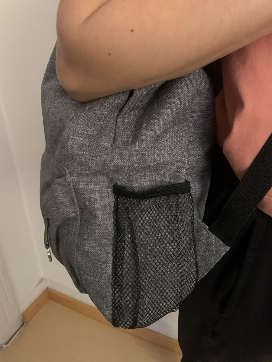 Zaini: Grauer Rucksack, neuwertig – Nuovo (secondo la descrizione) da Luzern venduto da deb_dg6g 2