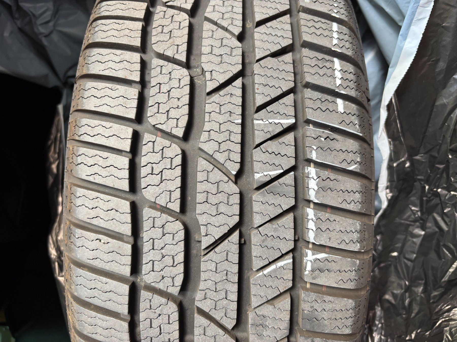 Peugeot Pneus & Kompletträder: Winterräder Continental 215/55 R16 – Gebraucht aus Diegten von bon_dv69 1