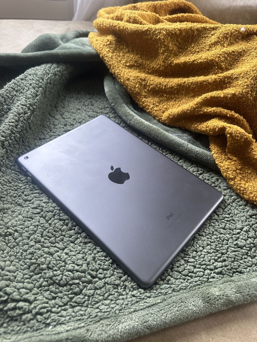 Apple Tablet PC: APPLE Ipad – Usato da Dättwil AG venduto da oceaneyes 1