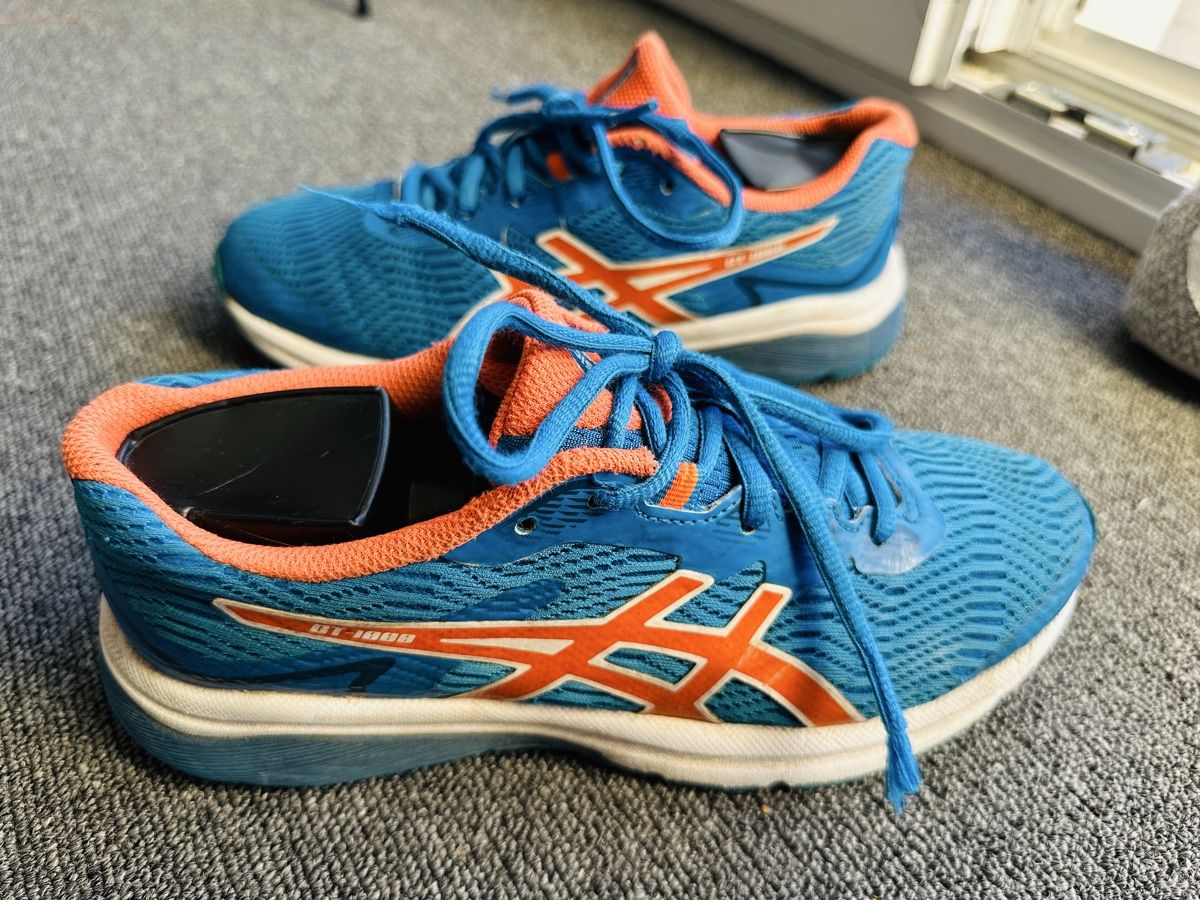 Asics Damenschuhe: asics femme taille 38 bleu – Gebraucht aus Bulle von LeMoleson
