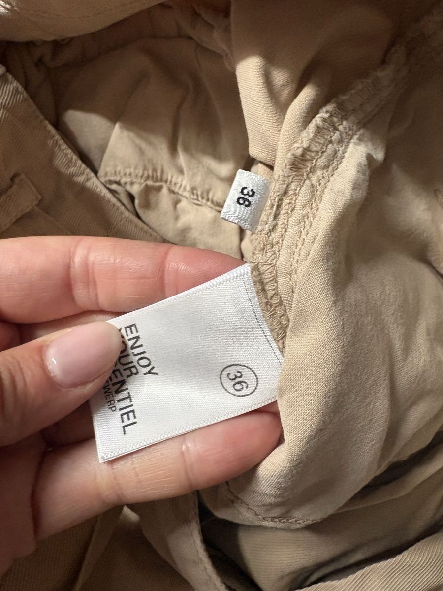 Pantaloni: Essentiel Antwerp Shorts beige 36-38 – Usato da Zürich venduto da chloe26 2