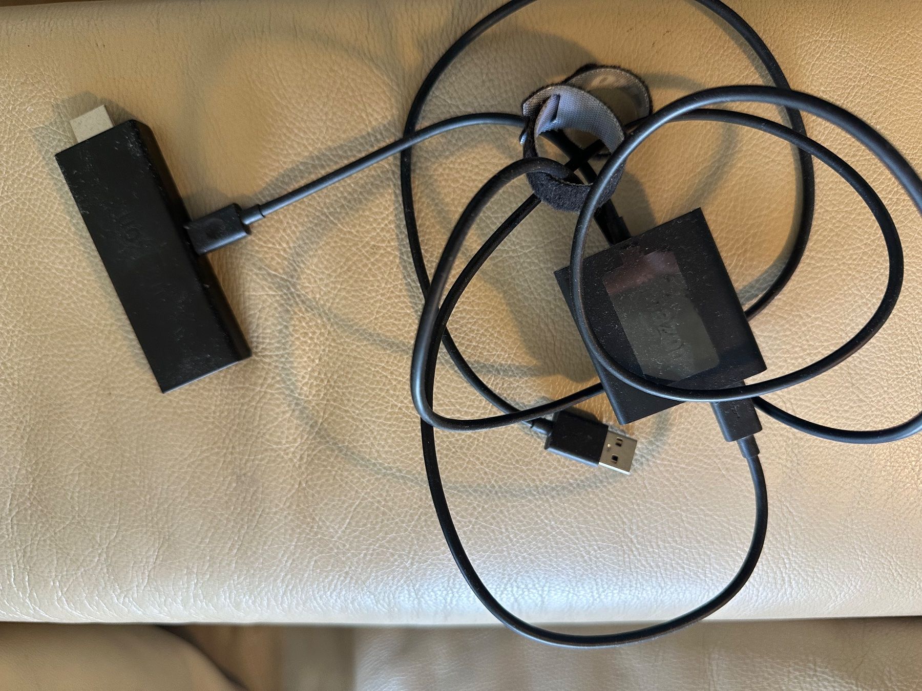 Amazon Lettore multimediale & Streamer: Amazon Fire TV Stick mit Ethernet-Adapter – Usato da Zürich venduto da art_2j7h