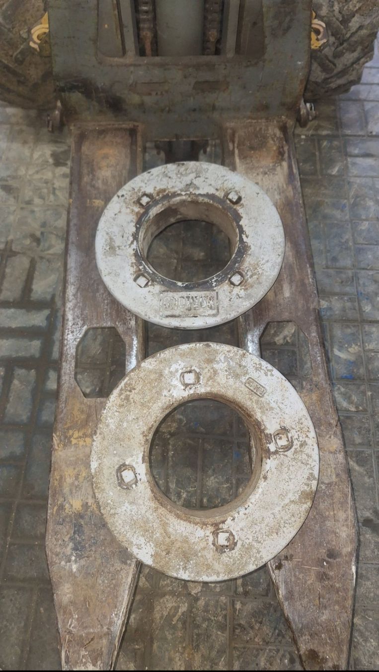 Ford Tutti i ricambio: Ford Traktor Radgewichte – Usato da Herznach venduto da bue_bbx6