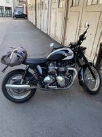 Triumph Bonneville T100 geprüft mit Heckumbau