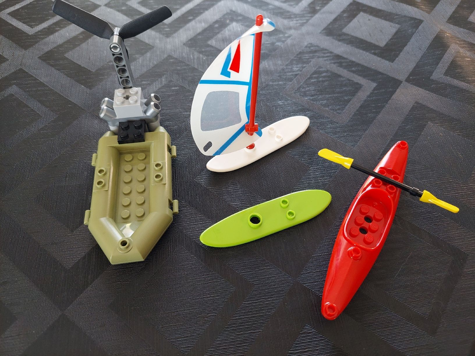 Lego Spielzeuge: Lego Schlauchboot ,Surfbrett, Kajak – Gebraucht aus Zetzwil von sti_x9xf