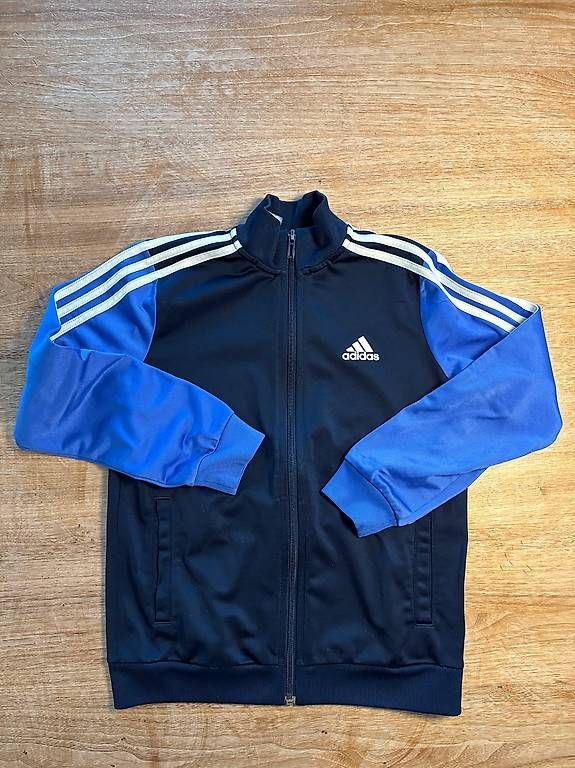 Giacche: Adidas Trainierjacke, Grösse 140 – Usato da Pfäffikon ZH venduto da eggisun