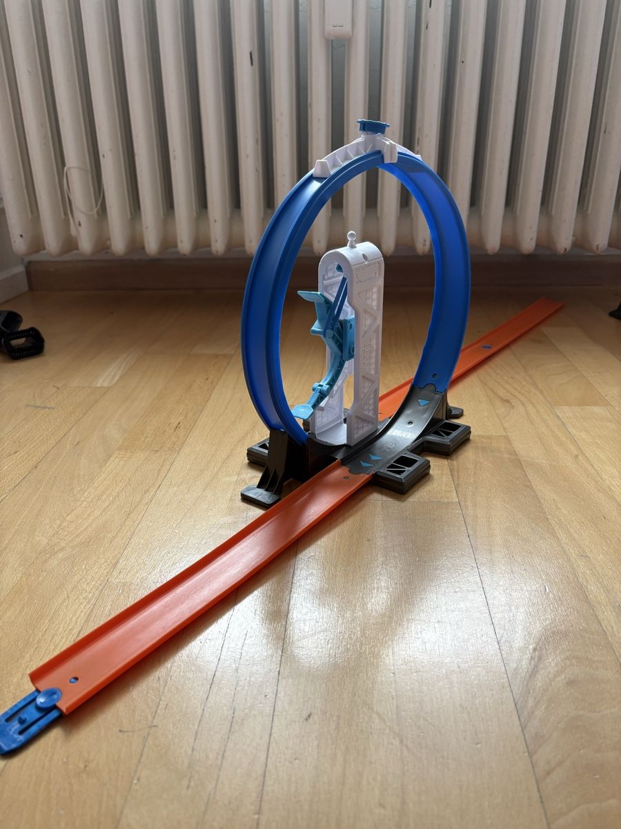 Hot Wheels Giocattoli:  HOT WHEELS - one loop – Usato da Basel venduto da Marlen18