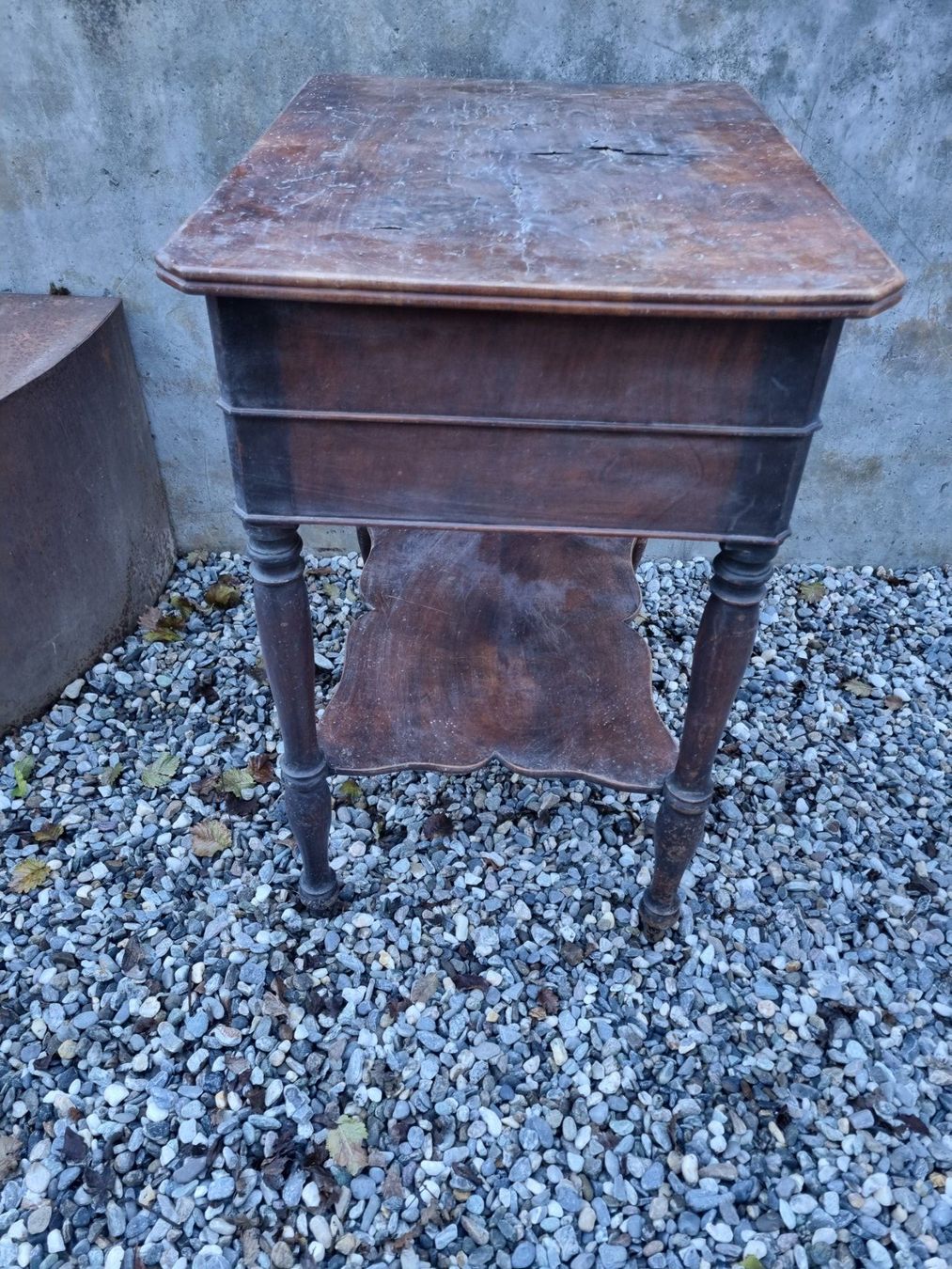 Tavoli: Antikes Tischlein / Nähtisch mit 2 Schubladen, Vintage – Usato da Fürstenaubruck venduto da PizBeverin2018 7