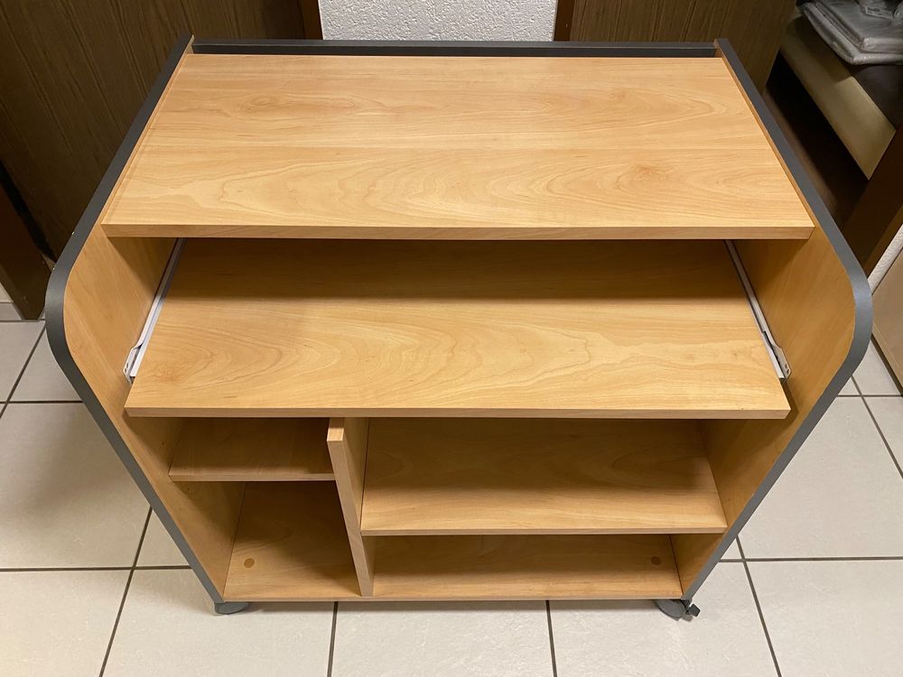 Mobiles PC-Möbel auf Rollen (Gebraucht) in Waltenschwil für CHF 10 ...