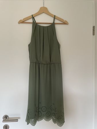 Wunderschönes Cocktailkleid in olivegrün Gr. XS/S