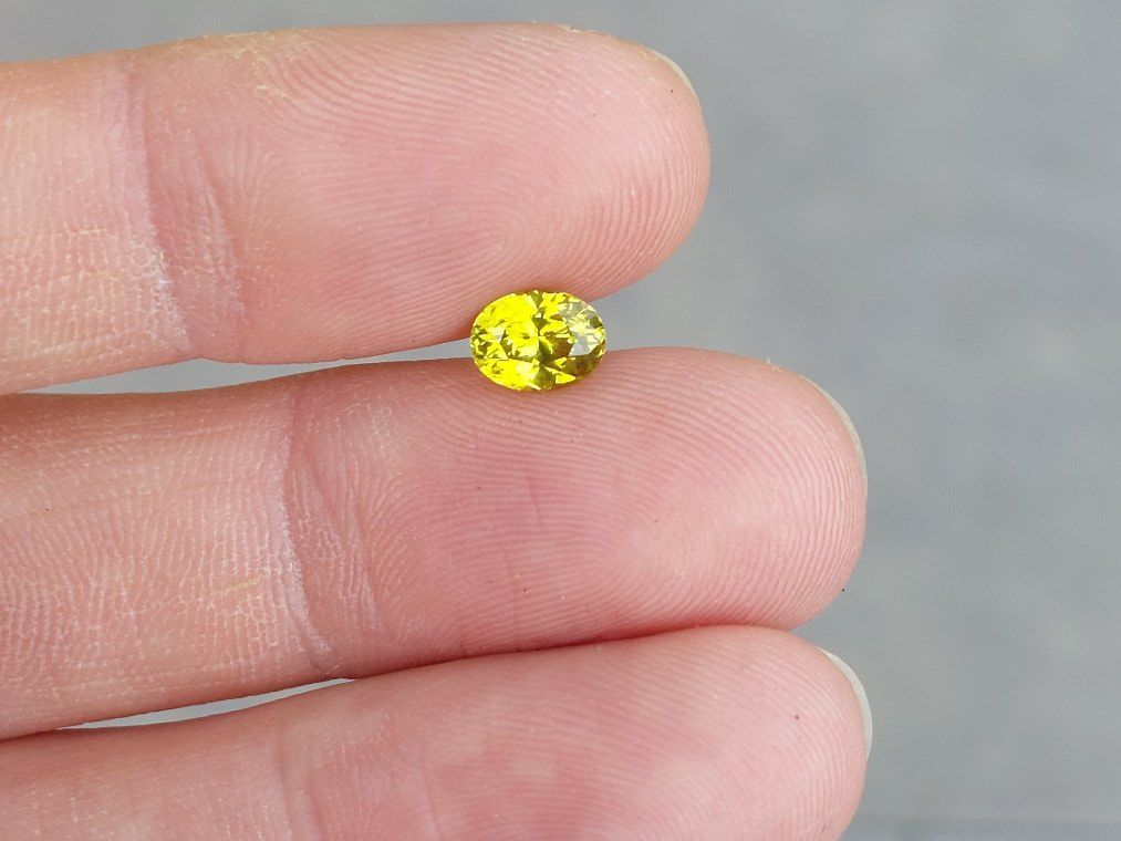 Pietre preziose: Ultra Saturated Luminous Chrysoberyl – Usato da Bévilard venduto da Yougems 1