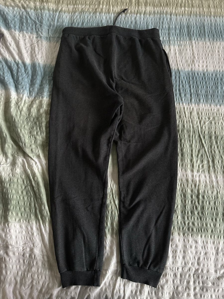 Pantaloni: Dunkelgraue Jogginghose – Usato da Zürich venduto da Rilt 1