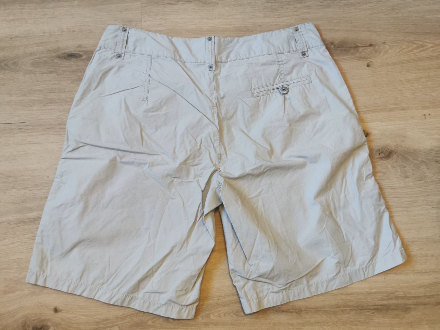 Pantalons: Damen Bermuda kurze Hosen – D'occasion à Grosswangen par Weidhof6 1