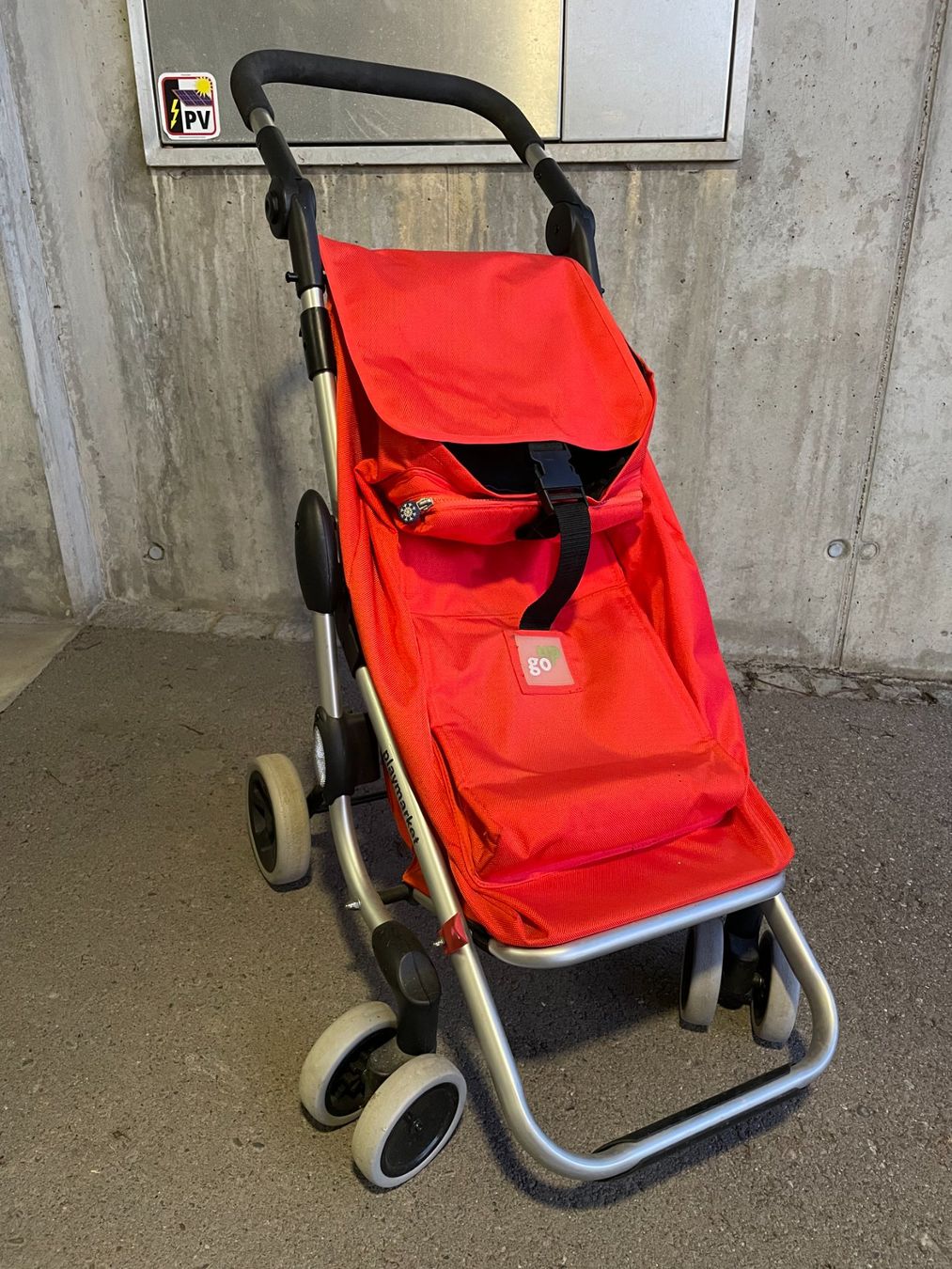 Altro per la casa: Playmarket Go Up Einkaufstrolley Rot – Usato da Elsau venduto da Barri.ch