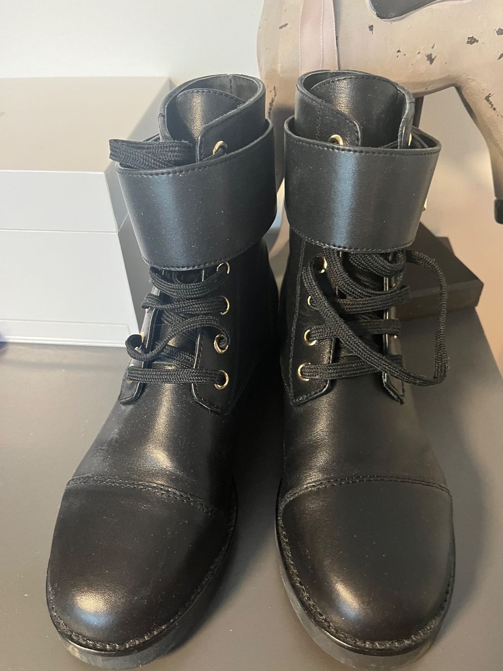 Scarpe da donna: wunderschöne lederstiefel neuwertig – Nuovo (secondo la descrizione) da Neuhausen am Rheinfall venduto da stundgirl
