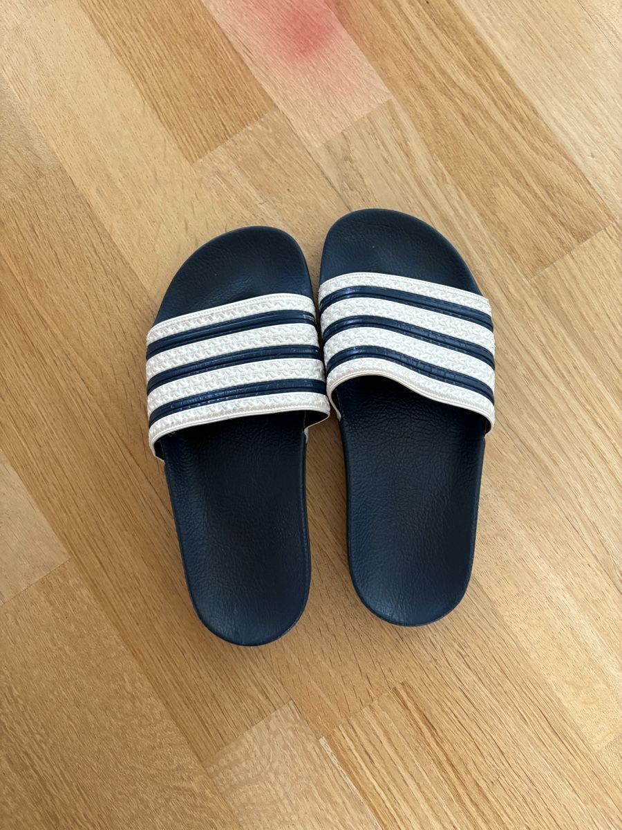 Adidas Chaussures hommes: Adiletten Grösse 38 – D'occasion à Zürich par ellegant_